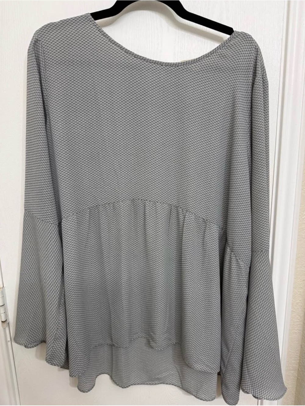 LOFT black and white Textured Bell-Sleeve Top XL
